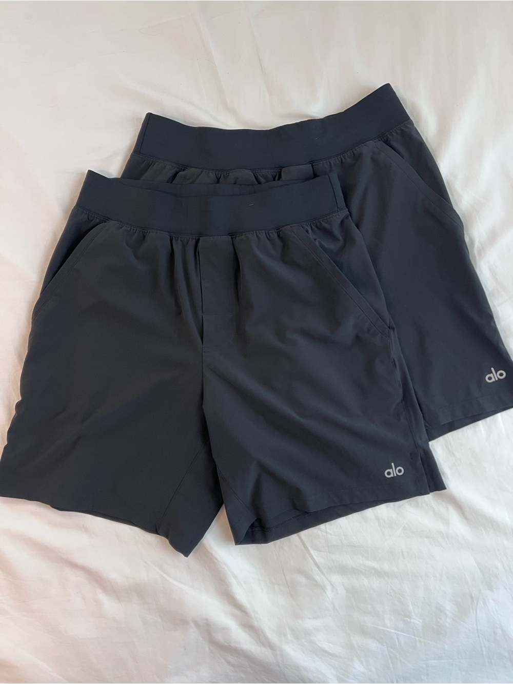 2 pairs of ALO Yoga 7" Repetition Short in Black. Men’s Medium